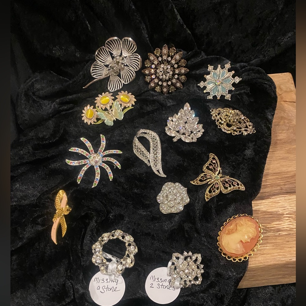 Vintage Gold and Silver Brooches - Picture 5 of 5